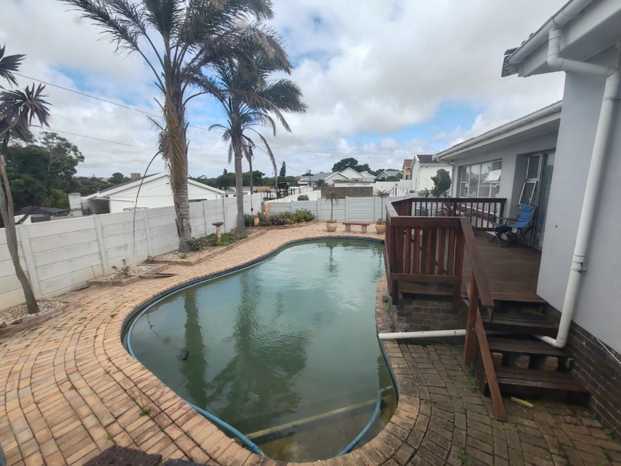 4 Bedroom Property for Sale in Fernglen Eastern Cape